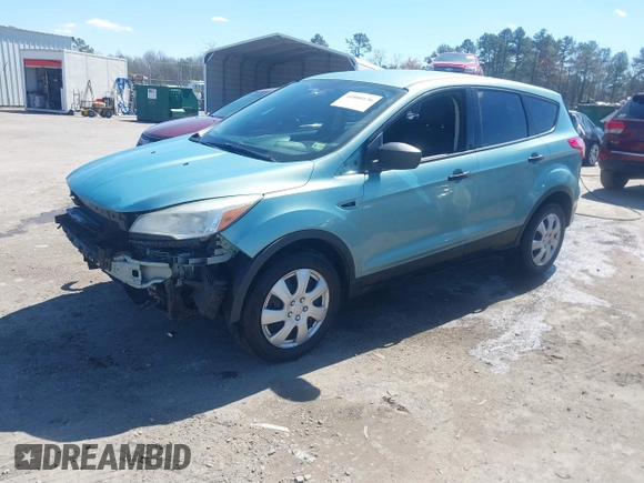 2013 Ford Escape S with VIN 1FMCU0F78DUA70572, listed as a IAAI auction lot 41880136 with 204,249 mi miles. Bid and sale history available at carsss.com. Image 2.