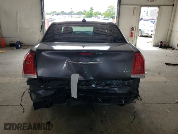 2015 Chrysler 300 Limited z VIN 2C3CCAAGXFH853441, wystawiony jako Copart lot #57104005 z przebiegiem 209 980 mil mil oraz Szkoda całkowita • Salvage title. Historia ofert i sprzedaży dostępna na DreamBid. Obrazek 6.