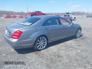 2012 Mercedes-Benz S 550 z VIN WDDNG9EB8CA477487, wystawiony jako IAAI lot #41936591 z przebiegiem 61 182 mil mil oraz . Historia ofert i sprzedaży dostępna na DreamBid. Obrazek 4.