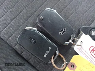 2022 Kia Seltos S z VIN KNDEUCAA7N7296295, wystawiony jako IAAI lot #41661457 z przebiegiem 45 293 mil mil oraz . Historia ofert i sprzedaży dostępna na DreamBid. Obrazek 11.