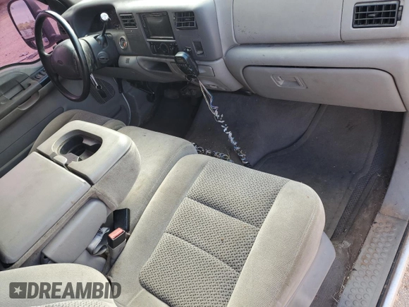 2001 Ford F-350 XL with VIN 1FTWW32F81EC66012, listed as a Copart auction lot 48225834 with 141,971 mi miles and Salvage title. Bid and sale history available at DreamBid. Image 8.