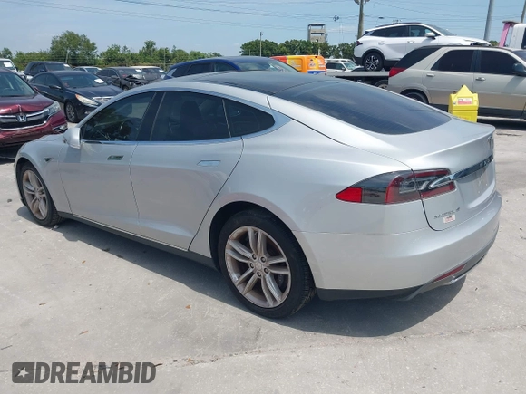 2014 Tesla Model S 60 с VIN 5YJSA1S13EFP49787, выставлен на аукционе IAAI как лот 42107913 с пробегом Не указан миль и . История ставок и продаж доступна на DreamBid. Изображение 3.