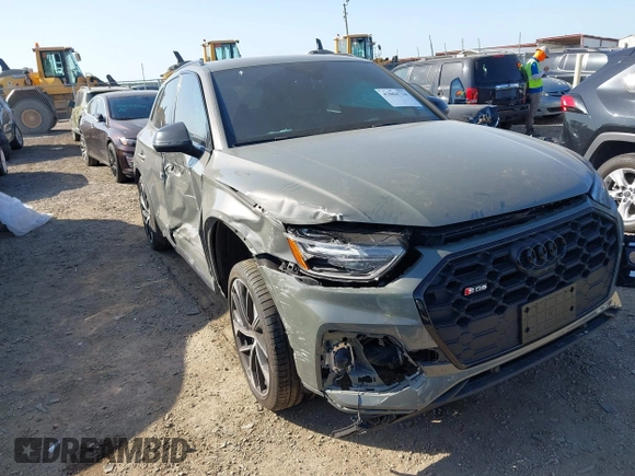 2023 Audi SQ5 Premium Plus z VIN WA1B4AFY4P2035195, wystawiony jako IAAI lot #42004734 z przebiegiem 10 353 mil mil oraz . Historia ofert i sprzedaży dostępna na DreamBid. Obrazek 1.