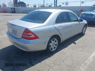 2001 Mercedes-Benz C 230/260/280/320 с VIN WDBRF61J91F068679, выставлен на аукционе IAAI как лот 42620453 с пробегом 183 522 миль миль и . История ставок и продаж доступна на DreamBid. Изображение 4.