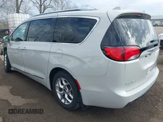 2017 Chrysler Pacifica Limited with VIN 2C4RC1GG6HR592464, listed as a IAAI auction lot 41868991 with 84,071 mi miles and . Bid and sale history available at DreamBid. Image 3.