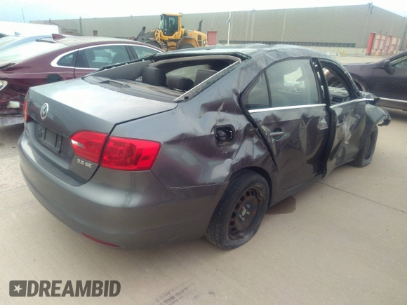 2013 Volkswagen Jetta SE with VIN 3VWDX7AJ9DM429361, listed as a IAAI auction lot 40386660 with Not provided miles and . Bid and sale history available at DreamBid. Image 4.