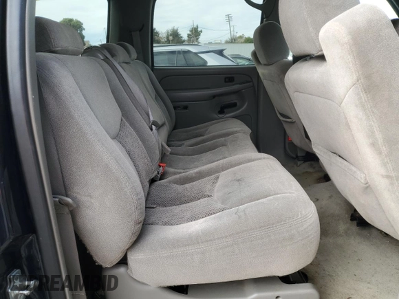 2004 Chevrolet Suburban LT with VIN 3GNEC16T84G207457, listed as a Copart auction lot 45223965 with 194,820 mi miles and Salvage Title. Bid and sale history available at carsss.com. Image 11.