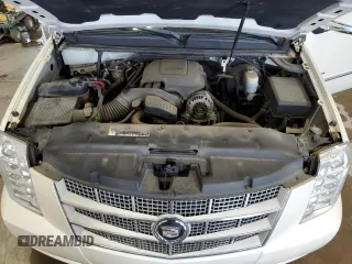 2011 Cadillac Escalade ESV Platinum Edition z VIN 1GYS4KEF7BR252763, wystawiony jako Copart lot #55679055 z przebiegiem 188 590 mil mil oraz Czysty tytuł • Clean title. Historia ofert i sprzedaży dostępna na DreamBid. Obrazek 12.