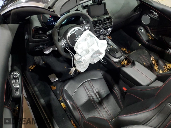 2021 Aston Martin Vantage z VIN SCFSMGBW2MGP05338, wystawiony jako Copart lot #80123274 z przebiegiem Nie podano mil oraz Szkody całkowita. Historia ofert i sprzedaży dostępna na DreamBid. Obrazek 8.