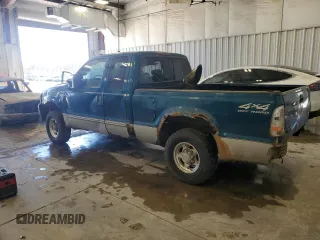 2000 Ford F-250 XL with VIN 1FTNX21F5YED17075, listed as a Copart auction lot 49782365 with 241,054 mi miles and Non repairable. Bid and sale history available at DreamBid. Image 2.