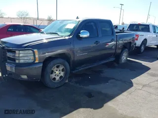 2011 Chevrolet Silverado 1500 LT with VIN 3GCPCSE04BG137550, listed as a IAAI auction lot 41939195 with 267,185 mi miles. Bid and sale history available at carsss.com. Image 2.