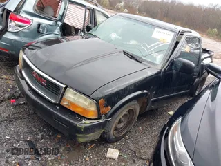 1998 GMC Sonoma SLS with VIN 1GTCS19W2W8542022, listed as a IAAI auction lot 41693349 with 1 mi miles. Bid and sale history available at carsss.com. Image 2.
