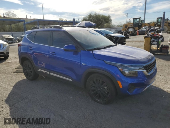 2023 Kia Seltos Nightfall with VIN KNDEUCA21P7404874, listed as a Copart auction lot 77232734 with 15,321 mi miles and Salvage Title. Bid and sale history available at carsss.com. Image 4.
