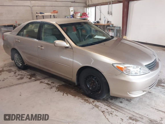 2004 Toyota Camry LE z VIN 4T1BE32K84U896326, wystawiony jako IAAI lot #42409807 z przebiegiem 163 984 mil mil oraz . Historia ofert i sprzedaży dostępna na DreamBid. Obrazek 1.