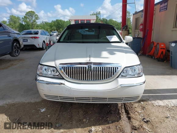 2006 Lincoln Town Car Signature z VIN 1LNHM81W36Y602874, wystawiony jako IAAI lot #42414765 z przebiegiem 121 459 mil mil oraz . Historia ofert i sprzedaży dostępna na DreamBid. Obrazek 12.