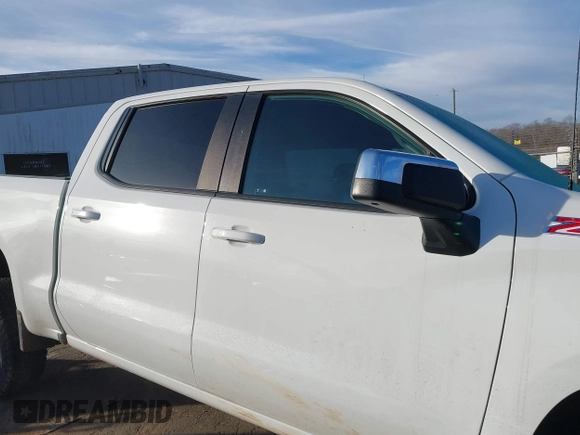 2019 Chevrolet Silverado 1500 LT with VIN 3GCUYDED6KG131283, listed as a IAAI auction lot 41663381 with 103,041 mi miles. Bid and sale history available at carsss.com. Image 13.