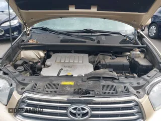 2008 Toyota Highlander Sport z VIN JTEES43A682018882, wystawiony jako IAAI lot #42171070 z przebiegiem 207 448 mil mil oraz . Historia ofert i sprzedaży dostępna na DreamBid. Obrazek 10.