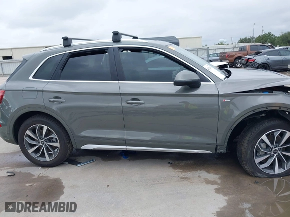 2024 Audi Q5 S line Premium Plus with VIN WA1EAAFY3R2043314, listed as a IAAI auction lot 40712504 with 5,170 mi miles. Bid and sale history available at carsss.com. Image 14.