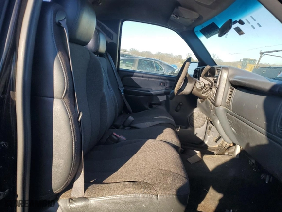 2000 Chevrolet Silverado 1500 with VIN 1GCEC14V0YE395868, listed as a Copart auction lot 46580585 with 208,942 mi miles and Clean Title. Bid and sale history available at carsss.com. Image 10.