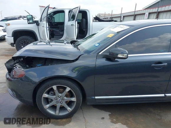 2011 Volvo S80 3.2L with VIN YV1952AS1B1138075, listed as a IAAI auction lot 41918597 with 192,441 mi miles. Bid and sale history available at carsss.com. Image 17.