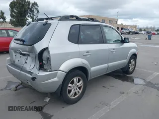 2007 Hyundai Tucson SE with VIN KM8JN12D07U670447, listed as a IAAI auction lot 41946768 with 209,079 mi miles. Bid and sale history available at carsss.com. Image 4.