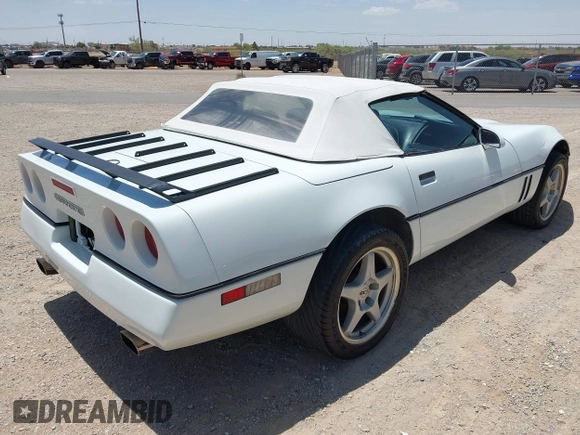 1990 Chevrolet Corvette z VIN 1G1YY3384L5108491, wystawiony jako IAAI lot #42566008 z przebiegiem 133 568 mil mil oraz . Historia ofert i sprzedaży dostępna na DreamBid. Obrazek 4.