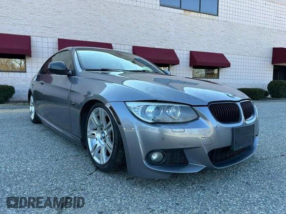 2011 BMW 3 Series 335i xDrive z VIN WBAKF9C54BE620159, wystawiony jako Copart lot #64338285 z przebiegiem 100 528 mil mil oraz Czysty tytuł • Clean title. Historia ofert i sprzedaży dostępna na DreamBid. Obrazek 2.