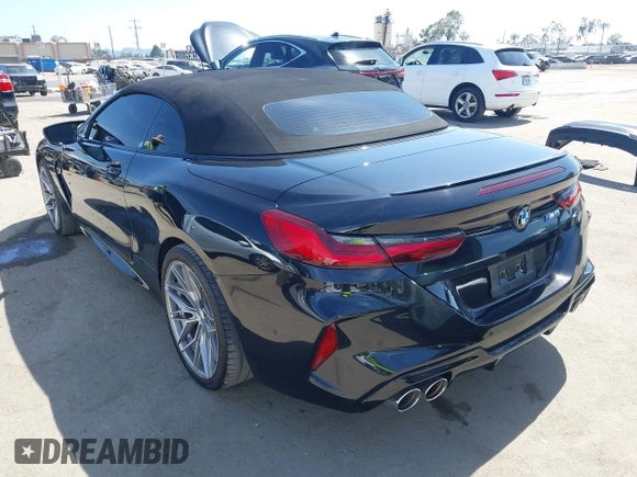 2020 BMW M8 Competition z VIN WBSDZ0C0XLCD28138, wystawiony jako IAAI lot #42339303 z przebiegiem 30 298 mil mil oraz . Historia ofert i sprzedaży dostępna na DreamBid. Obrazek 3.