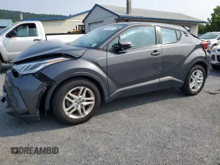 2021 Toyota C-HR LE z VIN NMTKHMBX0MR128873, wystawiony jako Copart lot #60604465 z przebiegiem 63 256 mil mil oraz Czysty tytuł • Clean title. Historia ofert i sprzedaży dostępna na DreamBid. Obrazek 1.