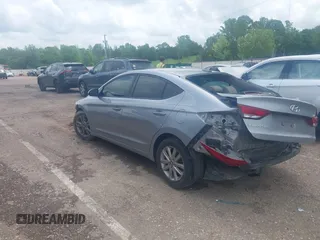 2017 Hyundai Elantra SE z VIN 5NPD84LF7HH119468, wystawiony jako IAAI lot #42060414 z przebiegiem 122 434 mil mil oraz . Historia ofert i sprzedaży dostępna na DreamBid. Obrazek 3.