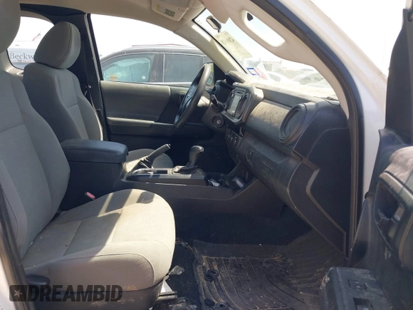 2017 Toyota Tacoma SR z VIN 5TFRX5GN7HX077159, wystawiony jako IAAI lot #42006928 z przebiegiem 92 121 mil mil oraz . Historia ofert i sprzedaży dostępna na DreamBid. Obrazek 5.