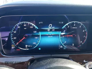 2022 Mercedes-Benz E 350 z VIN W1KZF8EB9NB096369, wystawiony jako Copart lot #84892204 z przebiegiem 28 379 mil mil oraz Szkoda całkowita • Salvage title. Historia ofert i sprzedaży dostępna na DreamBid. Obrazek 9.