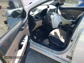 2019 Hyundai Accent SE with VIN 3KPC24A33KE058640, listed as a IAAI auction lot 37641177 with 1 mi miles. Bid and sale history available at carsss.com. Image 5.