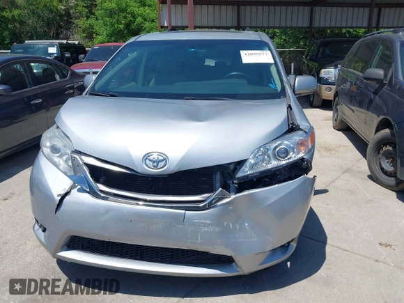 2015 Toyota Sienna XLE with VIN 5TDYK3DC0FS555636, listed as a IAAI auction lot 42099577 with 114,975 mi miles. Bid and sale history available at carsss.com. Image 12.