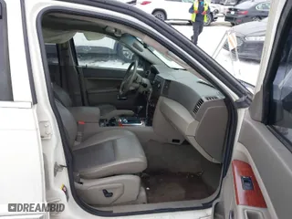 2005 Jeep Grand Cherokee Limited with VIN 1J8HR58225C519352, listed as a IAAI auction lot 41345909 with NaN miles. Bid and sale history available at carsss.com. Image 5.
