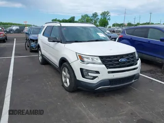 2017 Ford Explorer XLT z VIN 1FM5K8D82HGD54180, wystawiony jako IAAI lot #42323987 z przebiegiem 120 261 mil mil oraz . Historia ofert i sprzedaży dostępna na DreamBid. Obrazek 1.
