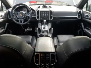 2017 Porsche Cayenne S z VIN WP1AB2A28HLA52849, wystawiony jako Copart lot #49186515 z przebiegiem 79 763 mil mil oraz Szkody całkowita. Historia ofert i sprzedaży dostępna na DreamBid. Obrazek 8.