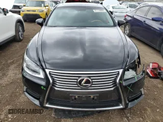 2013 Lexus LS 460 z VIN JTHCL5EF1D5015905, wystawiony jako Copart lot #81110004 z przebiegiem 121 676 mil mil oraz Szkoda całkowita • Salvage title. Historia ofert i sprzedaży dostępna na DreamBid. Obrazek 5.