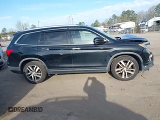 2017 Honda Pilot Touring with VIN 5FNYF6H9XHB062171, listed as a IAAI auction lot 41927969 with 210,633 mi miles. Bid and sale history available at carsss.com. Image 13.