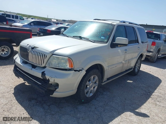 2006 Lincoln Navigator Luxury with VIN 5LMFU27566LJ23992, listed as a IAAI auction lot 41724936 with 189,727 mi miles. Bid and sale history available at carsss.com. Image 2.