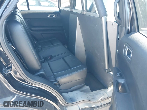 2016 Ford Police Interceptor Utility z VIN 1FM5K8AR9GGC27888, wystawiony jako IAAI lot #42037310 z przebiegiem 72 466 mil mil oraz . Historia ofert i sprzedaży dostępna na DreamBid. Obrazek 8.
