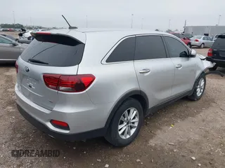 2020 Kia Sorento LX with VIN 5XYPG4A31LG698420, listed as a IAAI auction lot 41586003 with 101,458 mi miles. Bid and sale history available at carsss.com. Image 4.