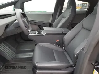 2024 Tesla Cybertruck z VIN 7G2CEHED0RA024655, wystawiony jako Copart lot #85044624 z przebiegiem 498 mil mil oraz Szkoda całkowita • Salvage title. Historia ofert i sprzedaży dostępna na DreamBid. Obrazek 7.
