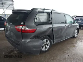 2016 Toyota Sienna LE AAS z VIN 5TDKK3DC9GS694686, wystawiony jako IAAI lot #42374687 z przebiegiem 192 571 mil mil oraz . Historia ofert i sprzedaży dostępna na DreamBid. Obrazek 4.