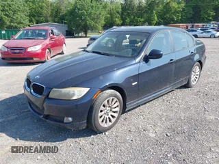 2009 BMW 3 Series 328i with VIN WBAPH77589NL82437, listed as a IAAI auction lot 42035078 with 226,583 mi miles. Bid and sale history available at carsss.com. Image 2.