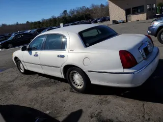 2001 Lincoln Town Car Executive with VIN 1LNHM81W11Y727557, listed as a Copart auction lot 43705545 with 59,273 mi miles and Salvage Title. Bid and sale history available at carsss.com. Image 2.