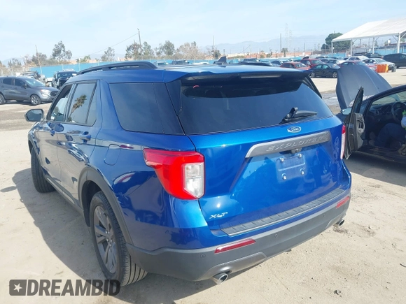 2023 Ford Explorer XLT with VIN 1FMSK7DH9PGA46015, listed as a IAAI auction lot 41593747 with 40,100 mi miles. Bid and sale history available at carsss.com. Image 3.