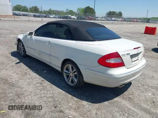 2008 Mercedes-Benz CLK 350 z VIN WDBTK56F08F238261, wystawiony jako IAAI lot #41988325 z przebiegiem 263 008 mil mil oraz . Historia ofert i sprzedaży dostępna na DreamBid. Obrazek 3.