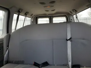 2013 Ford Econoline Passenger XL z VIN 1FBNE3BL6DDA95344, wystawiony jako Copart lot #53704825 z przebiegiem 204 281 mil mil oraz Czysty tytuł • Clean title. Historia ofert i sprzedaży dostępna na DreamBid. Obrazek 10.