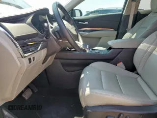2023 Cadillac XT4 FWD Luxury z VIN 1GYAZAR42PF102696, wystawiony jako Copart lot #60524065 z przebiegiem 1 903 mil mil oraz Szkoda całkowita • Salvage title. Historia ofert i sprzedaży dostępna na DreamBid. Obrazek 7.